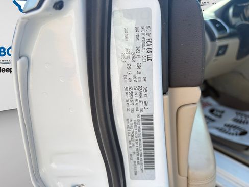 Used 2017 Jeep Grand Cherokee Overland AWD/4WD image 25