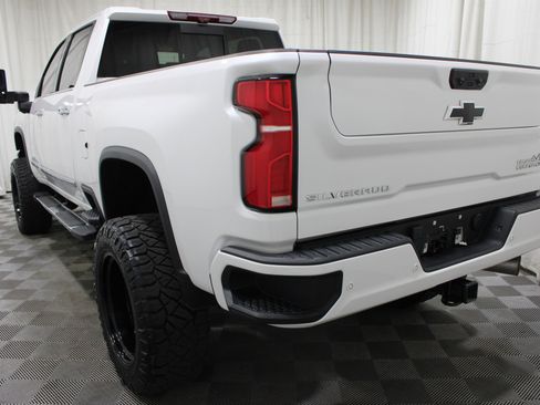 Used 2024 Chevrolet Silverado 2500 High Country w/ Technology Package AWD/4WD image 37
