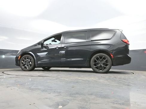 Used 2023 Chrysler Pacifica Touring-L w/ S Appearance Package image 49