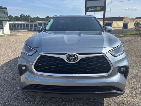 Used 2021 Toyota Highlander XLE FWD image 8