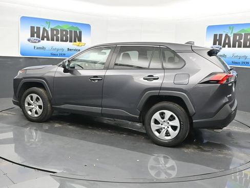 Used 2022 Toyota RAV4 LE FWD image 3