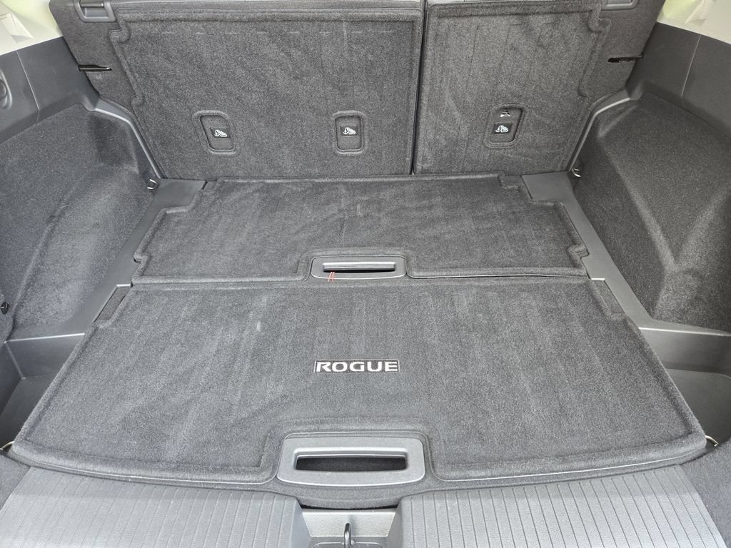 Used 2023 Nissan Rogue Platinum AWD/4WD image 27
