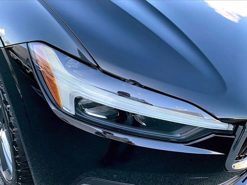 Used 2021 Volvo XC60 T5 Momentum image 31