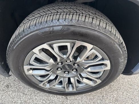 Used 2025 GMC Sierra 1500 Denali Ultimate image 9