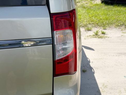 Used 2014 Chrysler Town & Country Touring-L FWD image 10