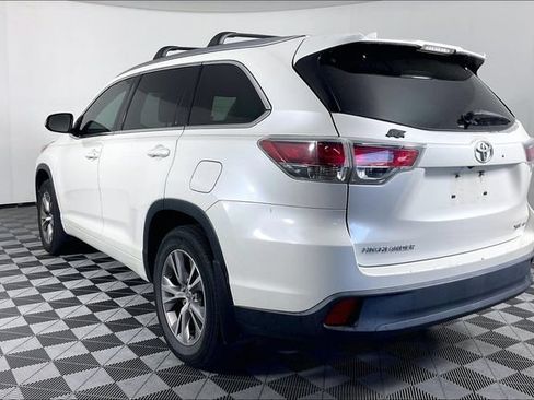 Used 2015 Toyota Highlander XLE AWD/4WD image 2