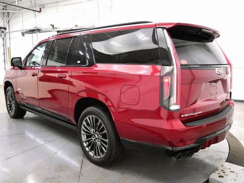 Used 2023 Cadillac Escalade ESV V image 5