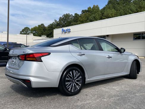 Used 2024 Nissan Altima 2.5 SV image 3