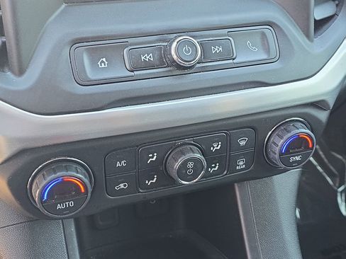 Used 2018 GMC Acadia SLE image 22