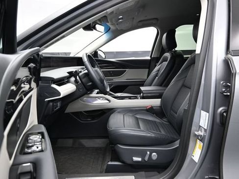 Used 2024 Lincoln Nautilus Reserve AWD/4WD image 19