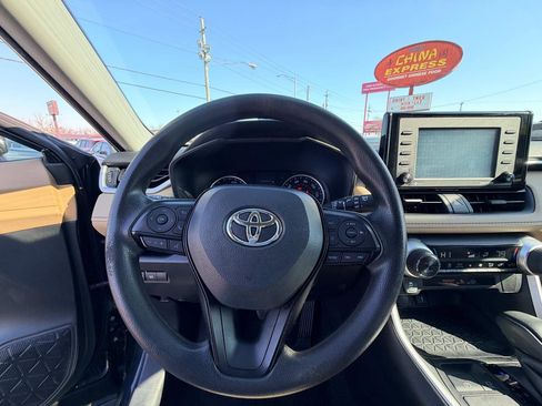 Used 2021 Toyota RAV4 XLE image 19