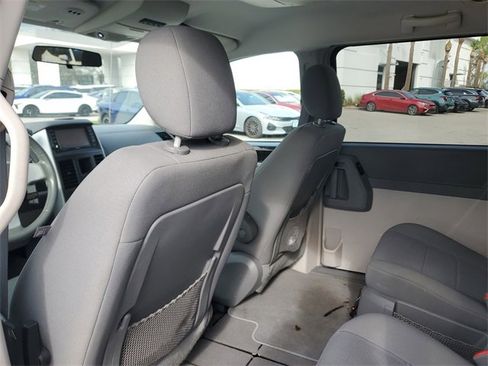 Used 2009 Dodge Grand Caravan SXT w/ Entertainment Group 2 image 8