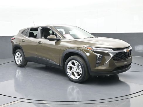 Used 2024 Chevrolet Trax LS w/ LS Convenience Package image 8