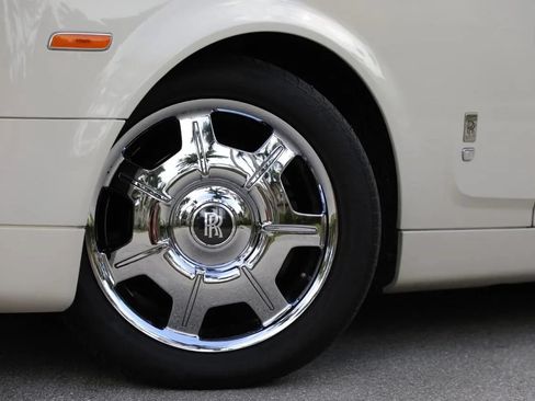 Used 2011 Rolls-Royce Phantom Sedan RWD image 43