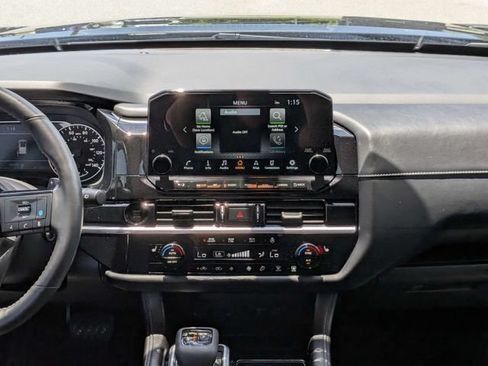 Used 2025 Nissan Pathfinder SL FWD image 17
