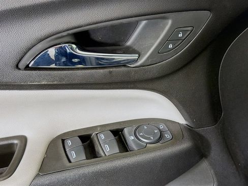 Used 2020 Chevrolet Equinox LS FWD image 22