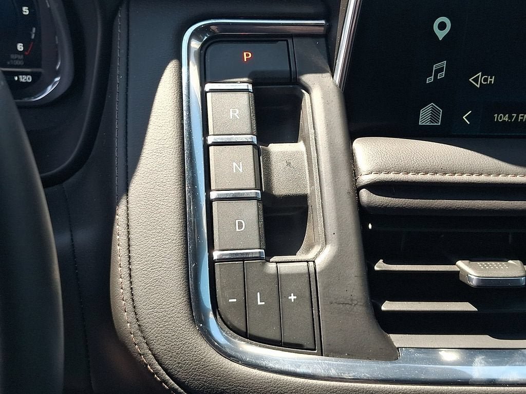 Used 2024 Chevrolet Tahoe High Country AWD/4WD image 14