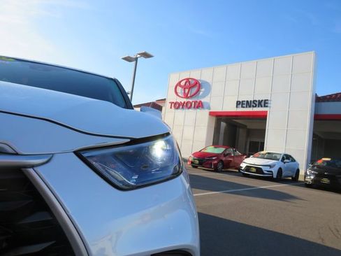 Certified 2022 Toyota Highlander LE image 4