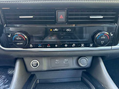 Used 2022 Nissan Rogue SL w/ SL Premium Package image 16