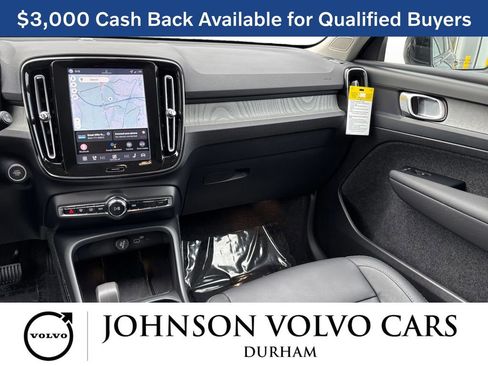 New 2026 Volvo XC40 B5 Core w/ Climate Package image 9