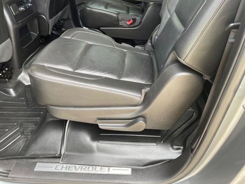 Used 2018 Chevrolet Suburban Premier RWD image 22
