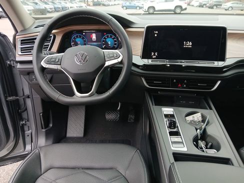 New 2026 Volkswagen Atlas SE image 13