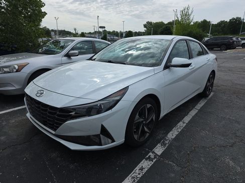 Used 2021 Hyundai Elantra SEL w/ Convenience + Premium Package FWD image 2