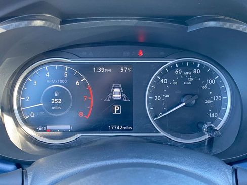 Used 2025 Nissan Versa SV image 38