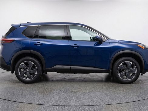 Used 2025 Nissan Rogue SV image 11