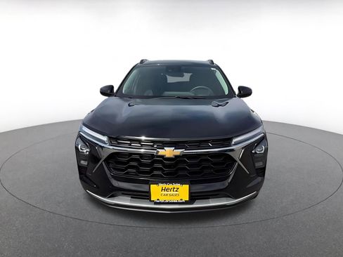 Used 2025 Chevrolet Trax LT image 4