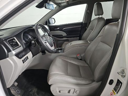 Used 2019 Toyota Highlander Limited Platinum AWD/4WD image 5