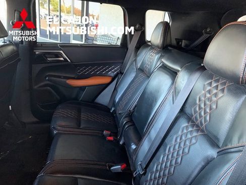 Used 2025 Mitsubishi Outlander SEL image 14