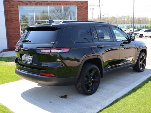 Used 2025 Jeep Grand Cherokee L Limited w/ Luxury Tech Group II AWD/4WD image 38
