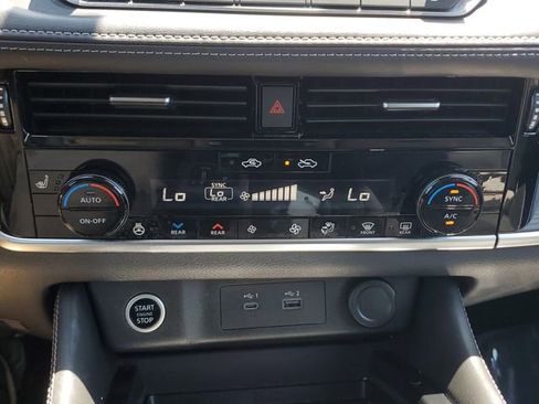 Used 2021 Nissan Rogue SL FWD image 29