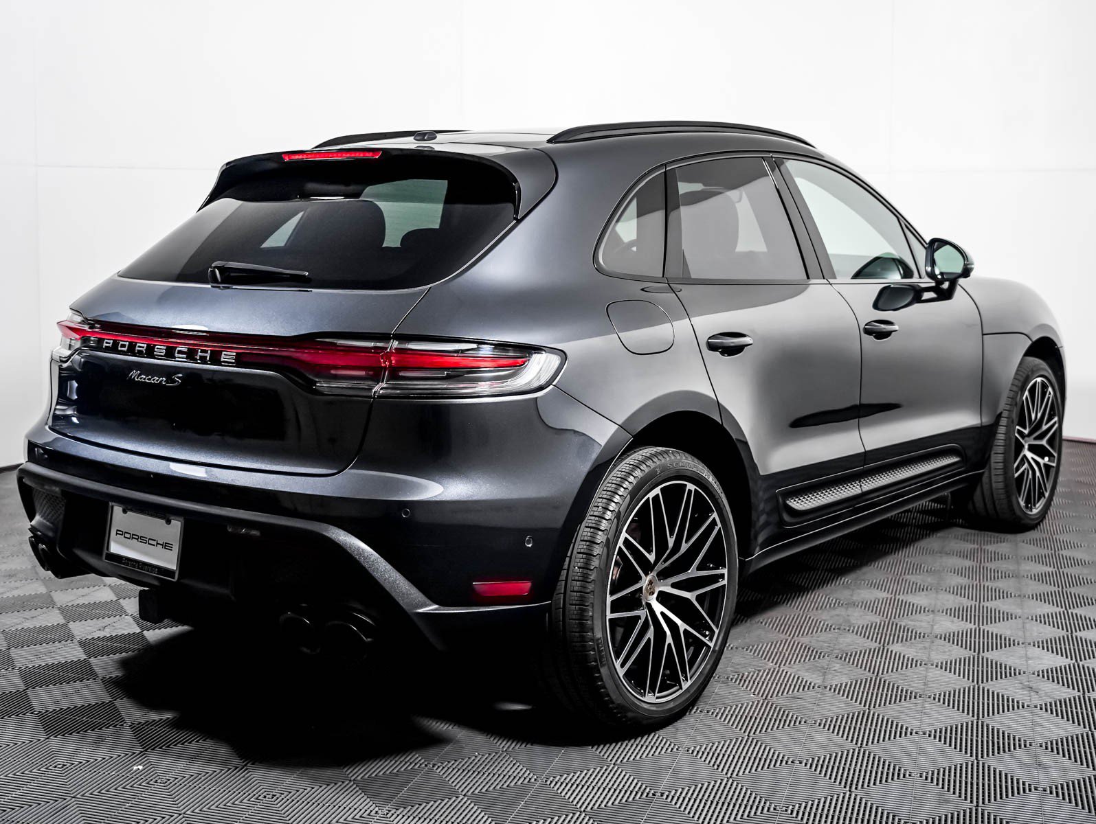Certified 2023 Porsche Macan S AWD/4WD image 10