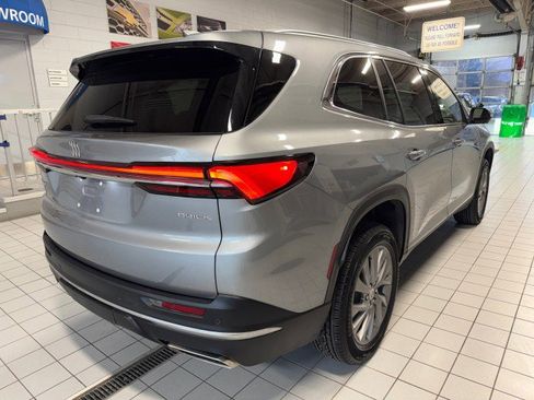 Used 2025 Buick Enclave Preferred image 3