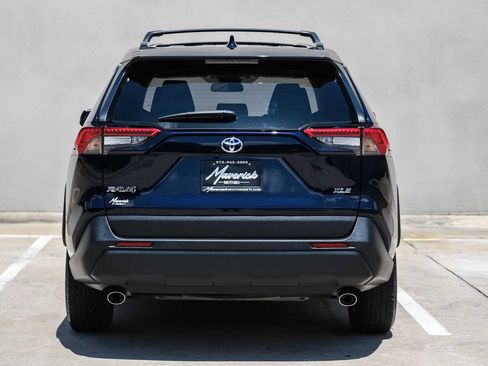 Used 2020 Toyota RAV4 XLE w/ Convenience Package FWD image 9