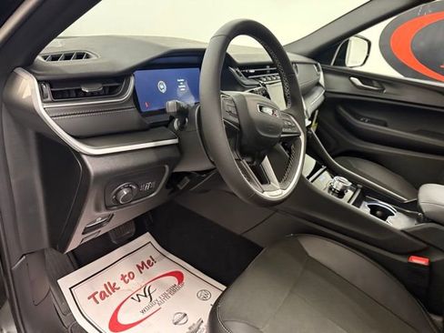 New 2025 Jeep Grand Cherokee L Altitude image 13