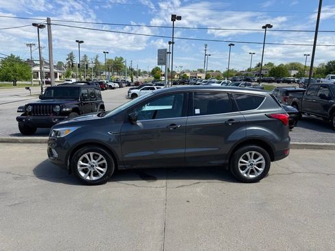 Used 2019 Ford Escape SE FWD image 9