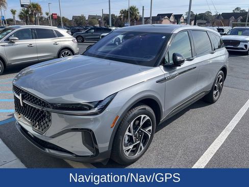 Used 2025 Lincoln Nautilus Premier w/ Equipment Group 102A image 4