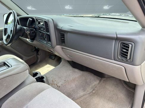 Used 2004 Chevrolet Suburban LS image 20