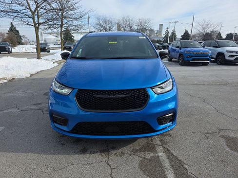 New 2026 Chrysler Pacifica Select image 2