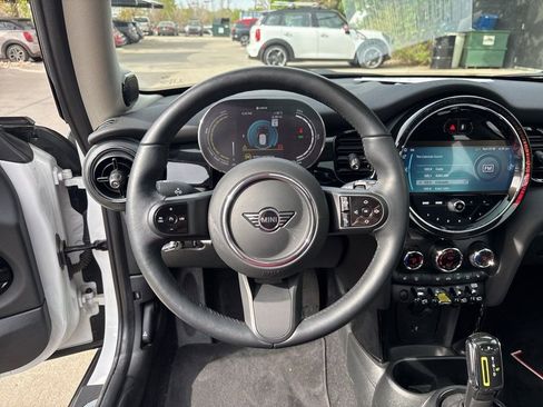 Used 2024 MINI Cooper SE image 13