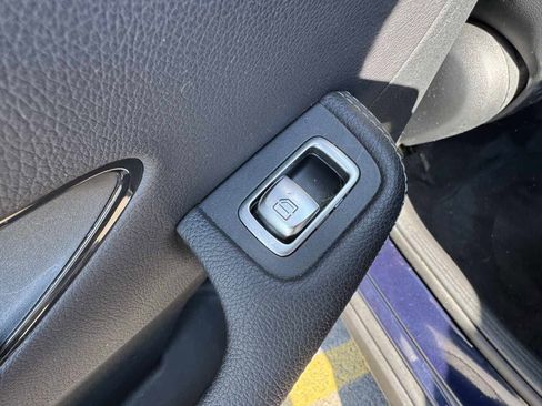 Used 2019 Mercedes-Benz GLC 300 4MATIC w/ AMG Line image 43