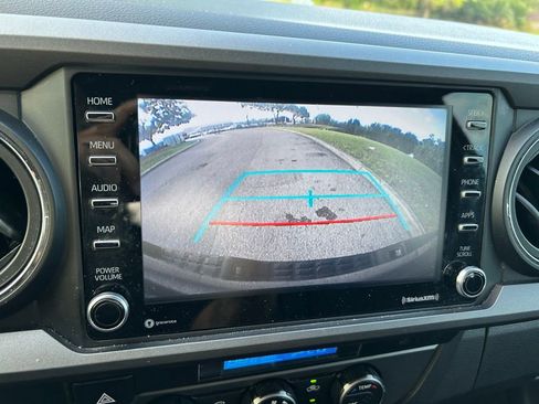 Used 2022 Toyota Tacoma TRD Off-Road w/ Technology Package AWD/4WD image 25