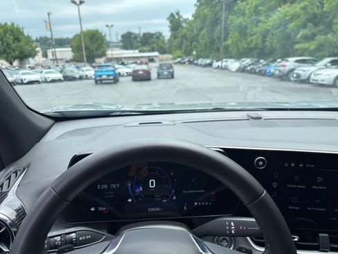 Used 2025 Chevrolet Equinox LT FWD image 29