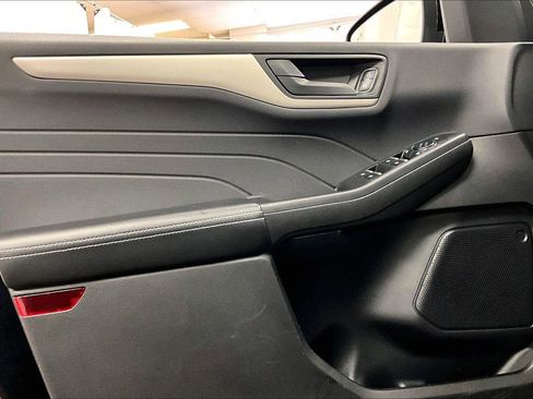 Used 2022 Ford Escape SE w/ SE Sport Appearance Package image 22