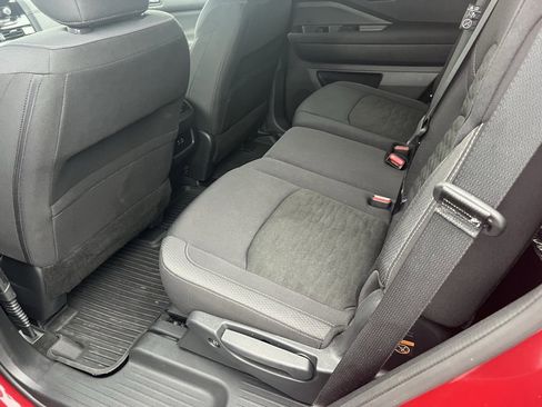 Used 2025 Nissan Pathfinder SV image 16