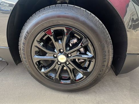 Used 2019 Chevrolet Equinox LT w/ Sun & Navigation Package image 9