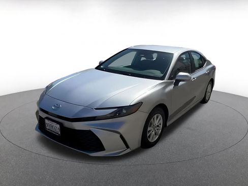 Used 2025 Toyota Camry LE image 7